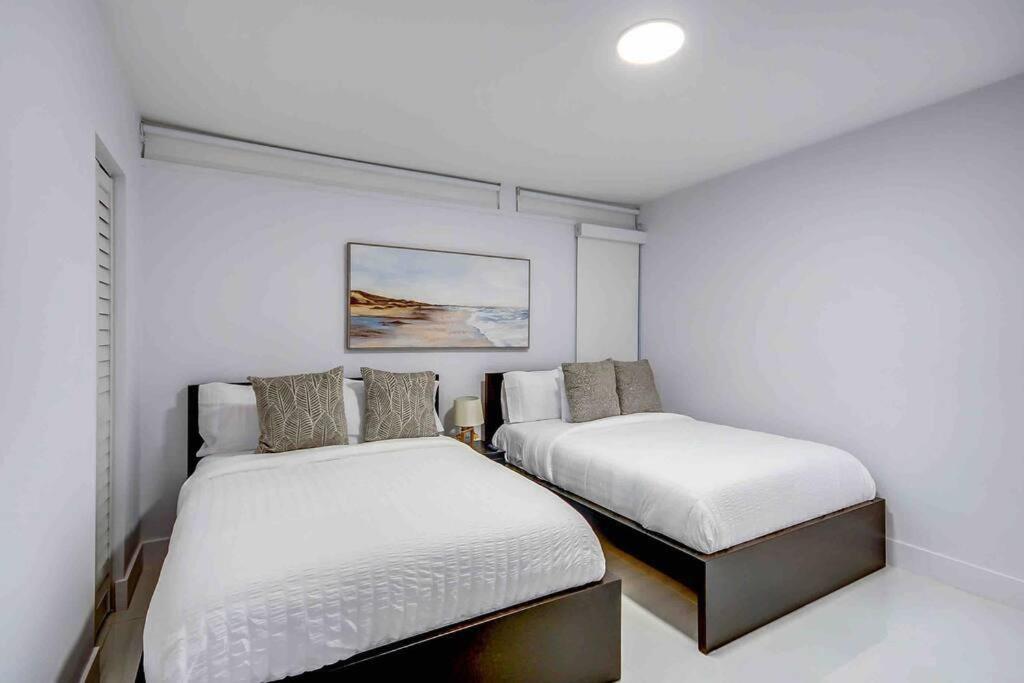 Stylish Retreat Heated Pool Basketball Game Room L41 view 5
