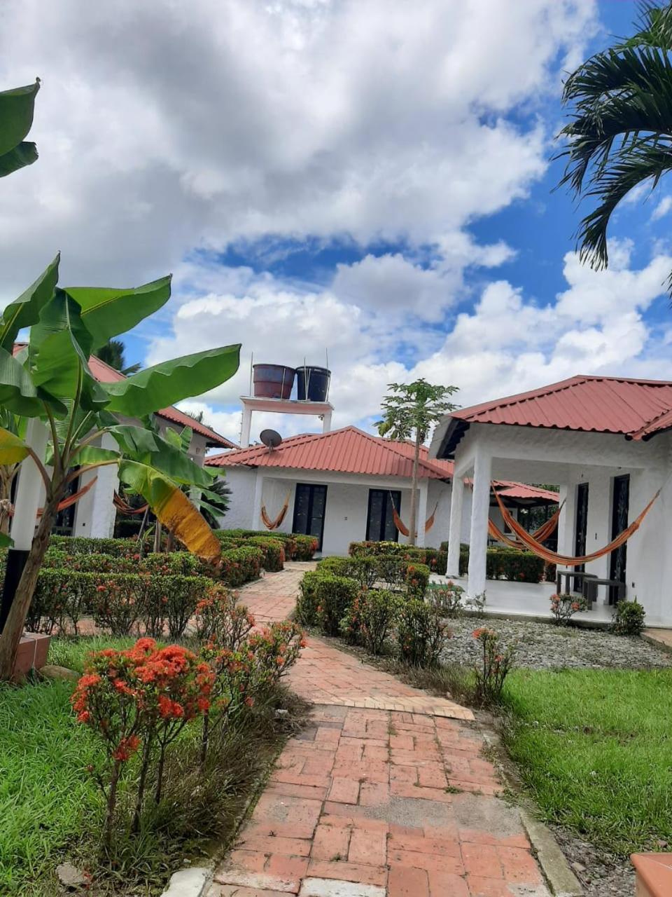 Hotel Cabañas LLano Lindo Apiay - Image 1