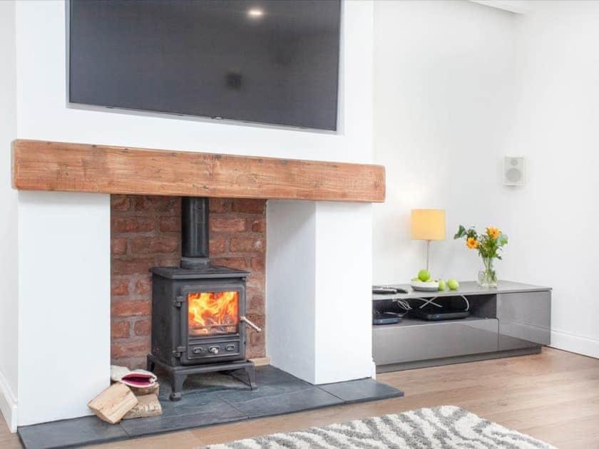 HONEYBROOK - Cosey detached home, modern, spacious view 3