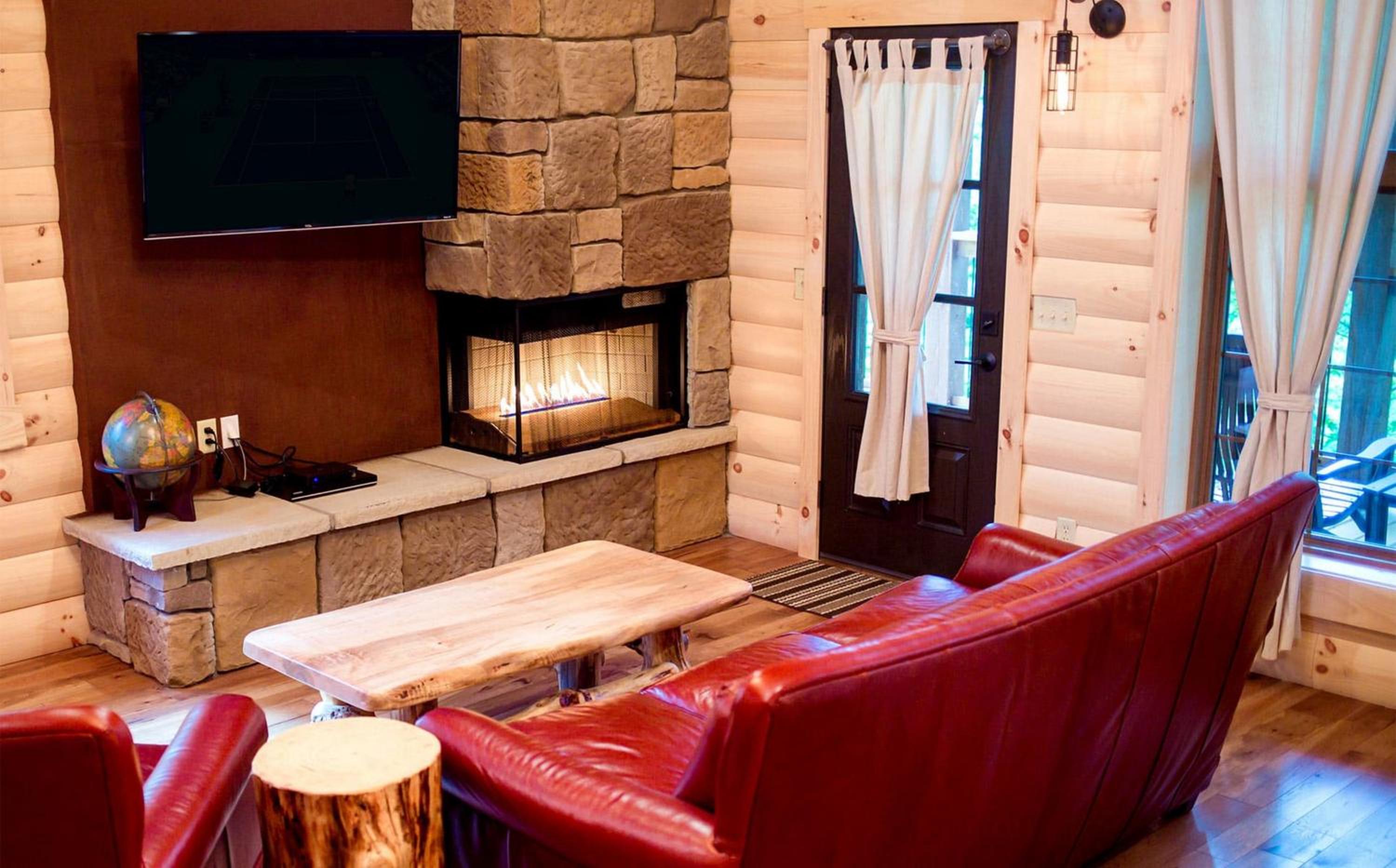 Cricket Hill Treehouse by Amish Country Lodging view 5