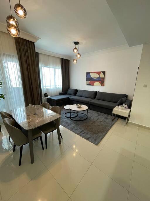 Luxury living & Fully-furnished 3 Bedroom Apartment next to Dubai Mall