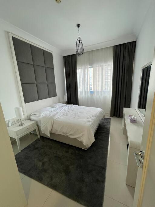 Luxury living & Fully-furnished 3 Bedroom Apartment next to Dubai Mall