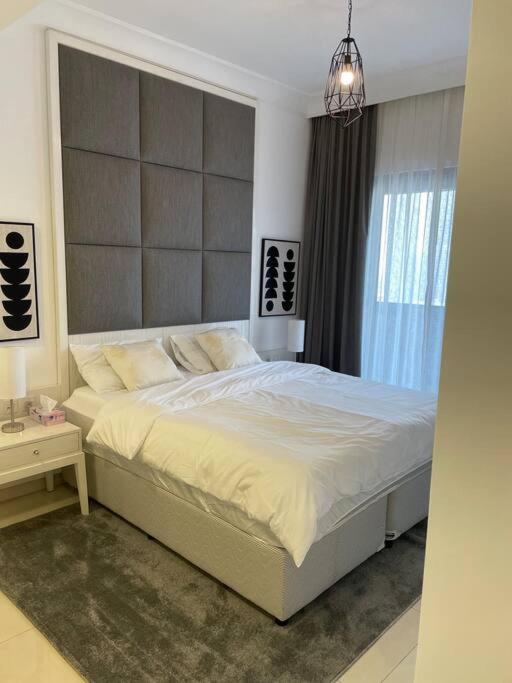 Luxury living & Fully-furnished 3 Bedroom Apartment next to Dubai Mall