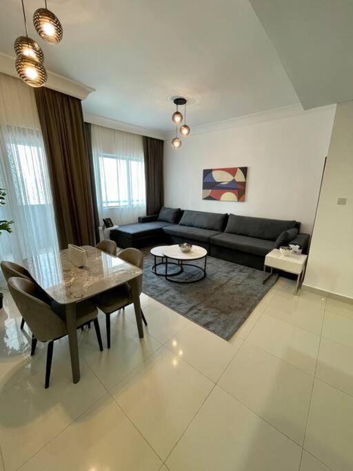 Luxury living & Fully-furnished 3 Bedroom Apartment next to Dubai Mall