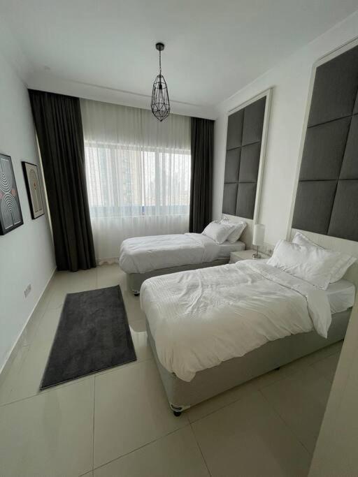 Luxury living & Fully-furnished 3 Bedroom Apartment next to Dubai Mall