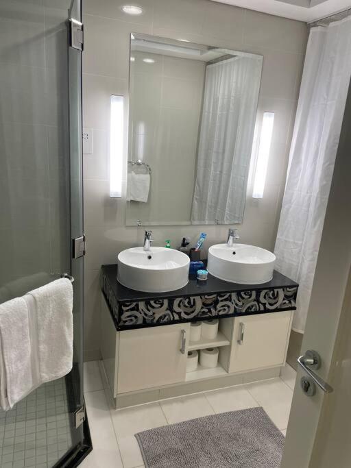 Luxury living & Fully-furnished 3 Bedroom Apartment next to Dubai Mall