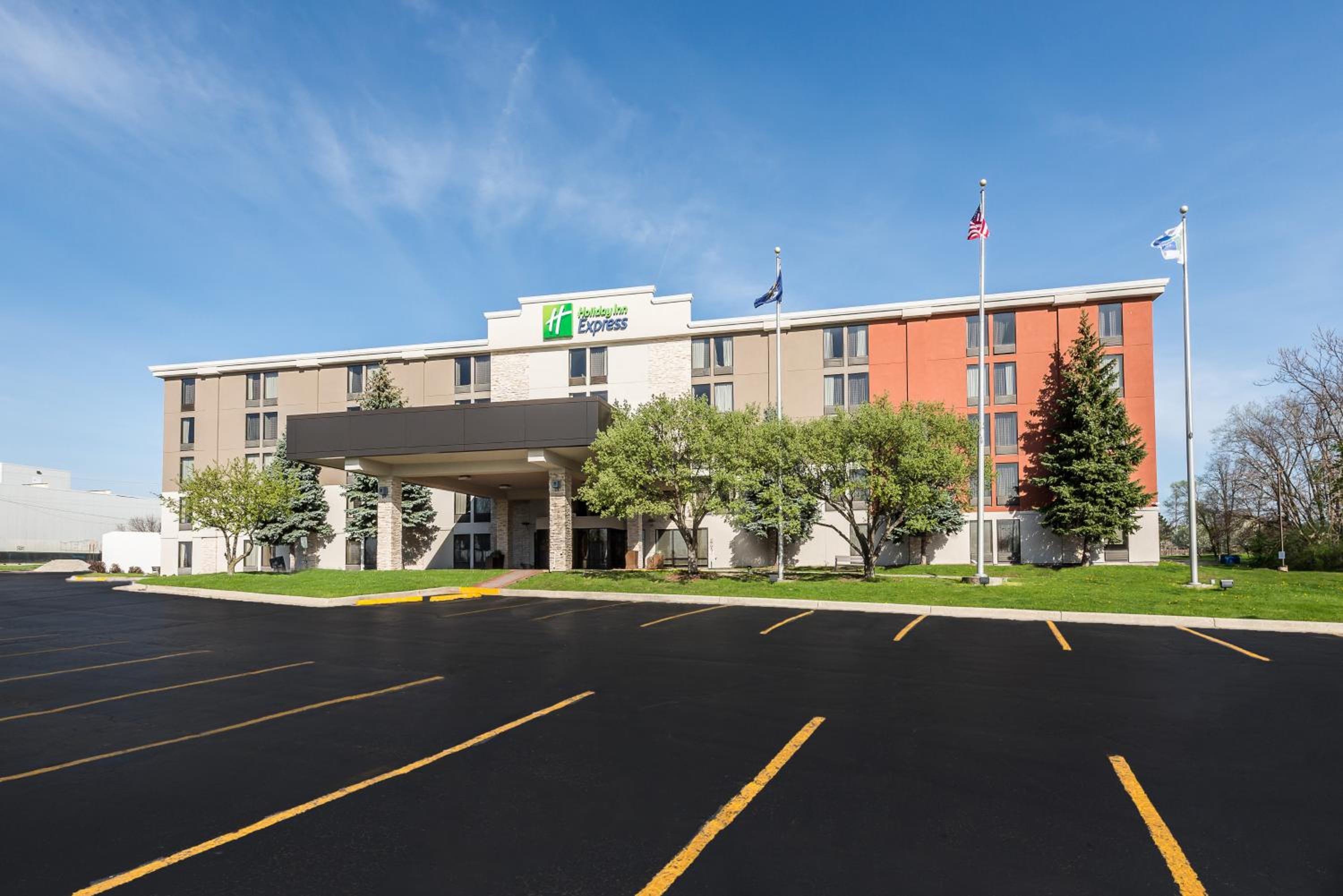 Hotel Holiday Inn Express Flint-Campus Area, an IHG Hotel - Image 1