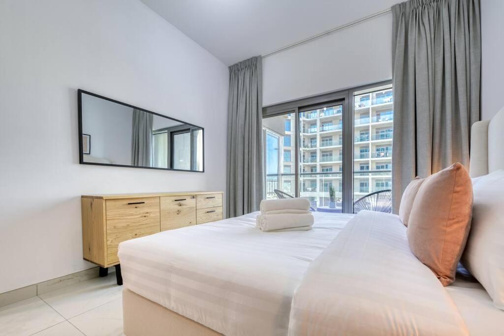 Chic spacious 1 BR apartment in Dubai South.