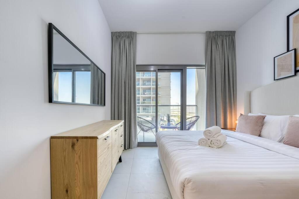 Chic spacious 1 BR apartment in Dubai South.