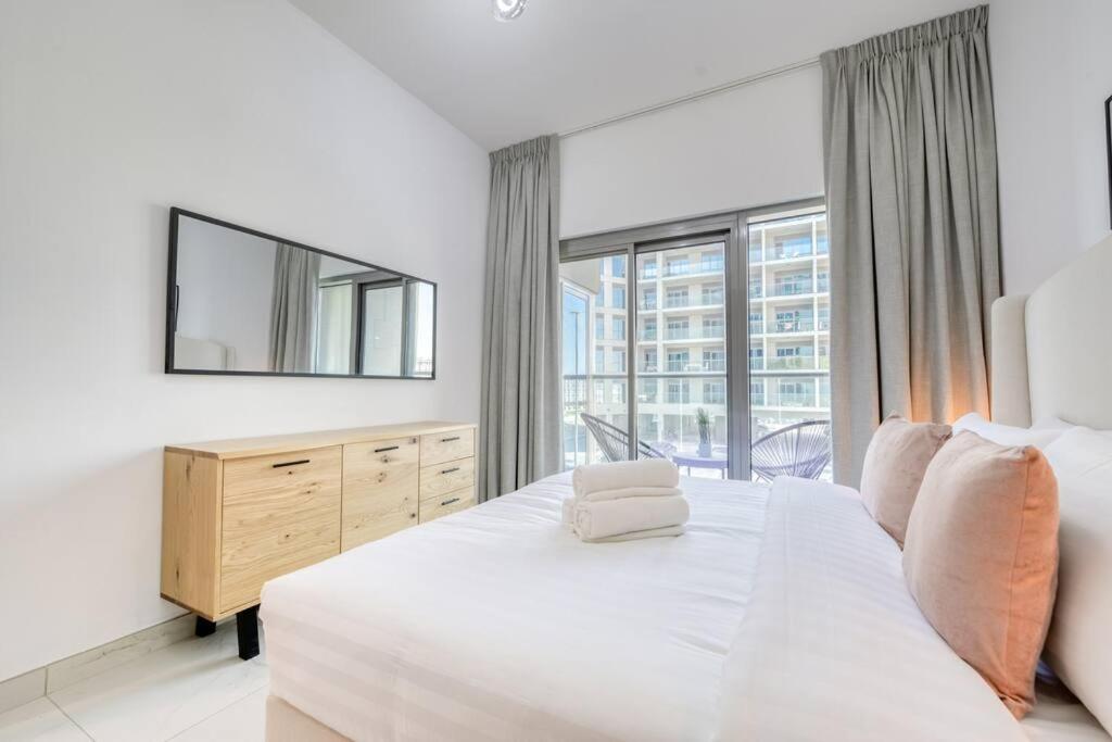 Chic spacious 1 BR apartment in Dubai South.