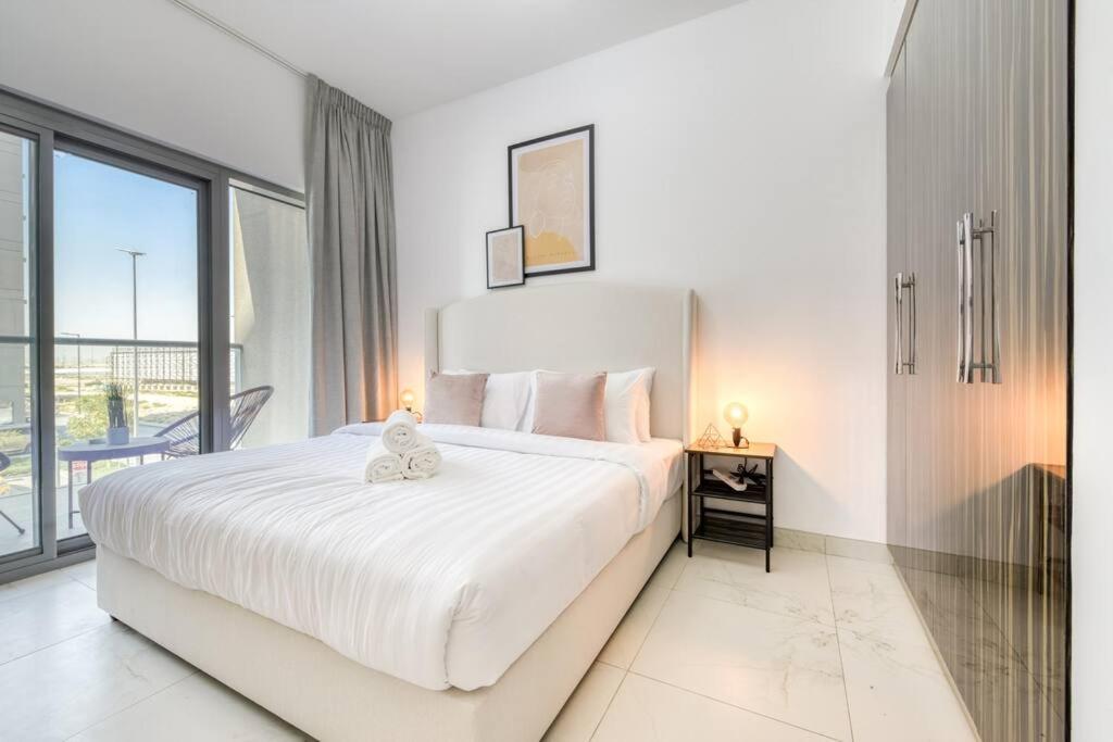 Chic spacious 1 BR apartment in Dubai South.