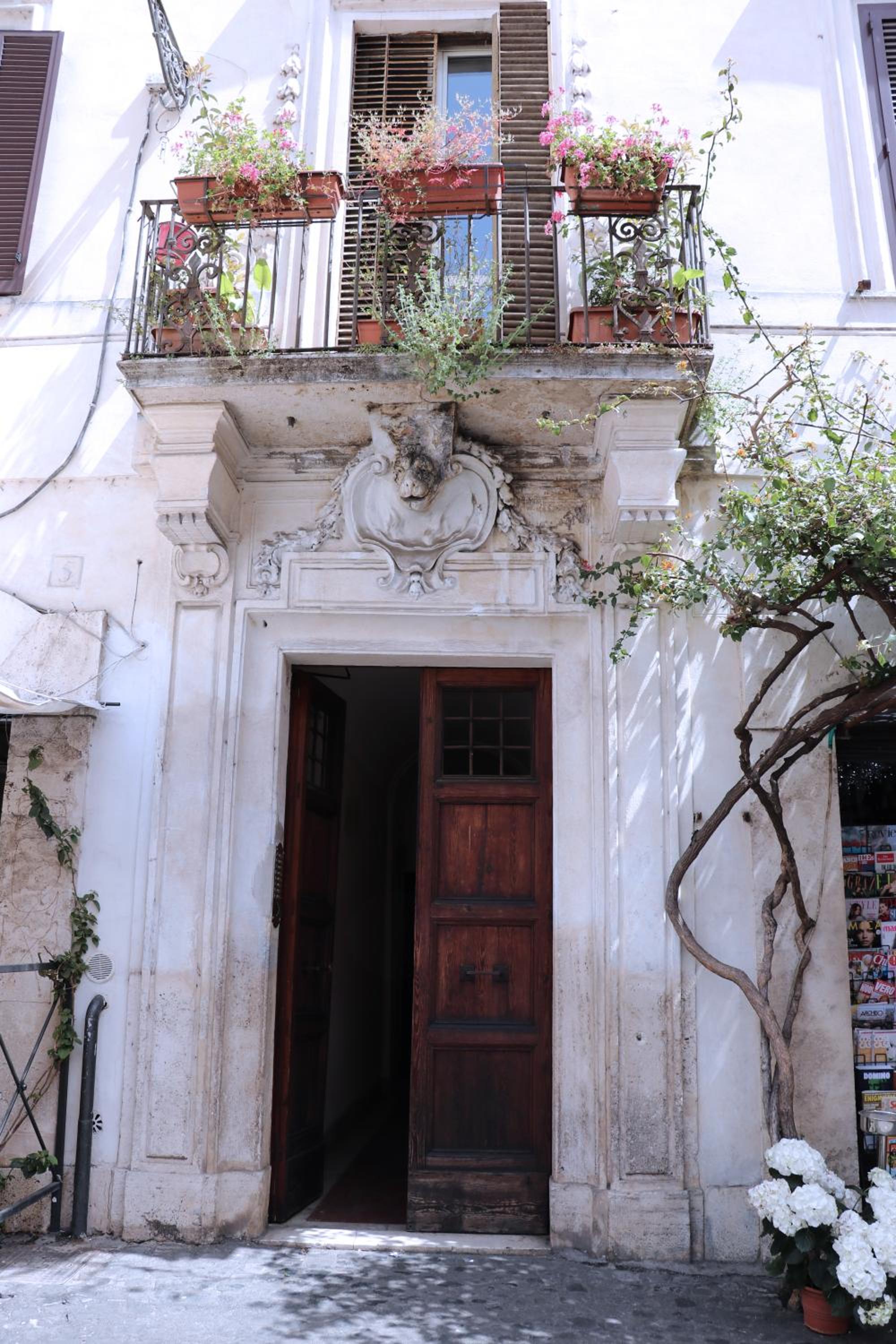 Best Authentic Apartment Monti 5 mins from Colosseum