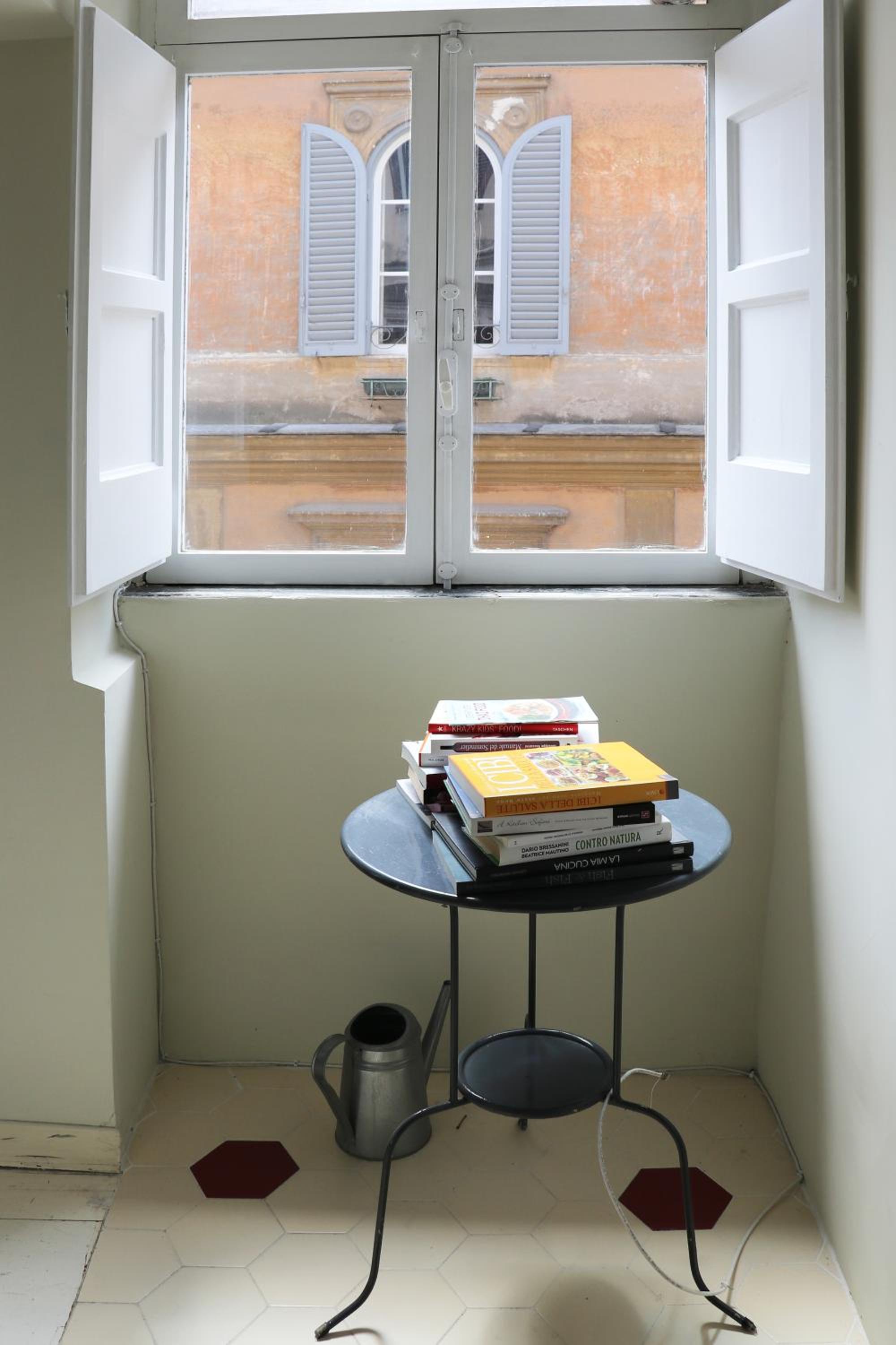 Best Authentic Apartment Monti 5 mins from Colosseum