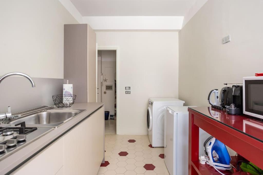 Best Authentic Apartment Monti 5 mins from Colosseum