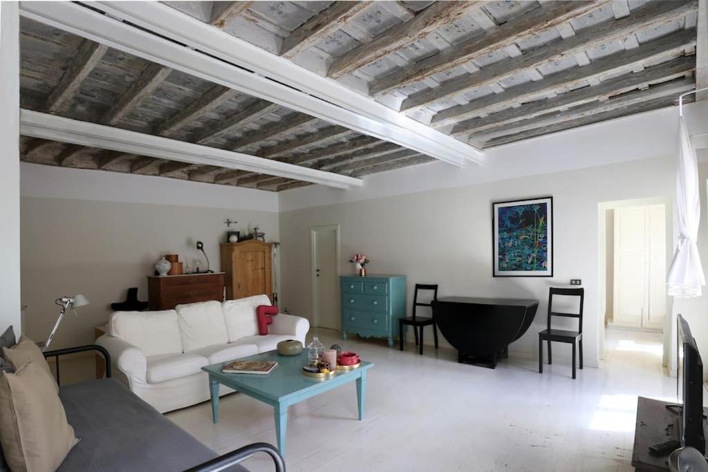 Best Authentic Apartment Monti 5 mins from Colosseum