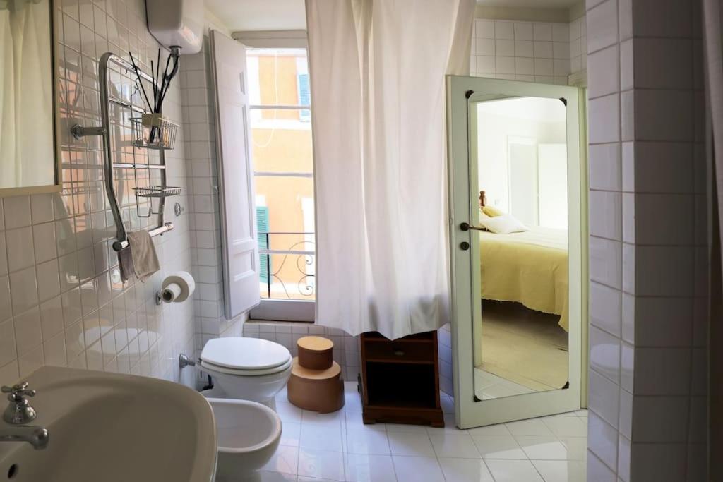 Best Authentic Apartment Monti 5 mins from Colosseum
