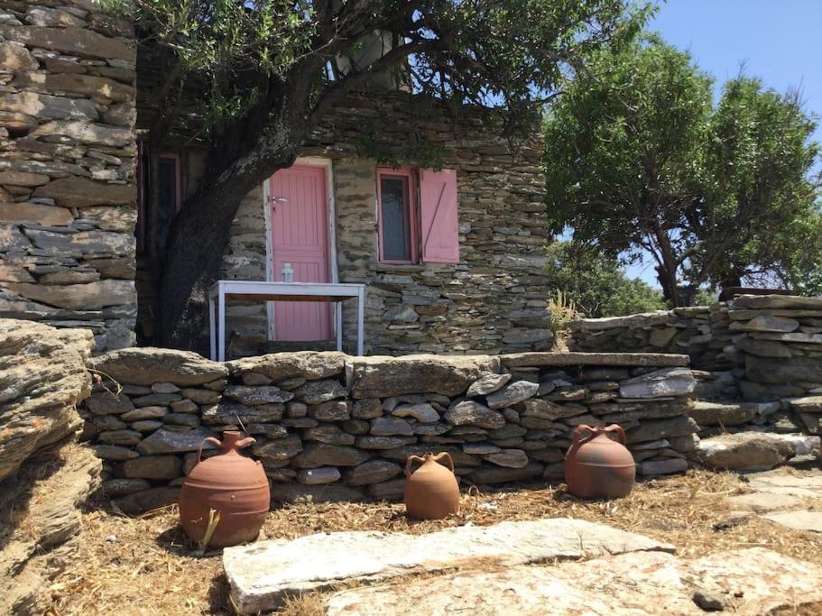 OWL’S NEST/THE PINK COTTAGE view 3