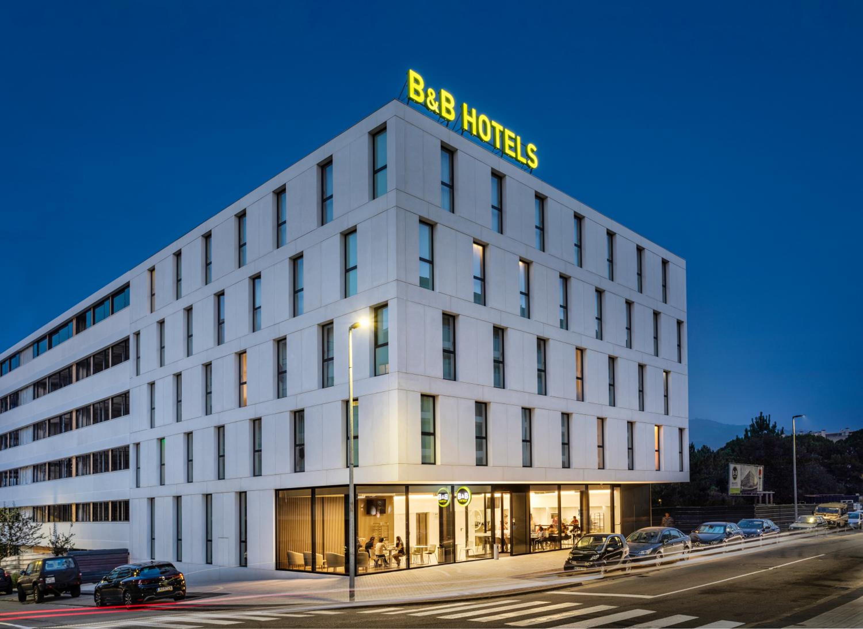 Hotel B&B HOTEL Santo Tirso - Image 1