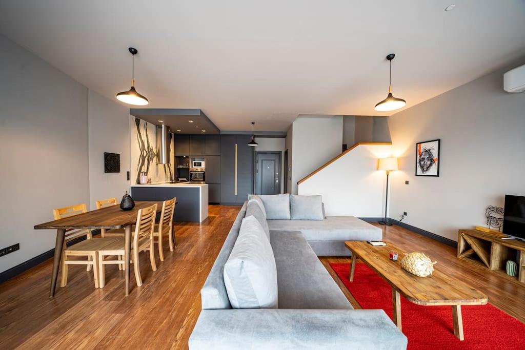 Superior, dublex residence,7/24 Security,2 bedroom ( Benesta 214 )