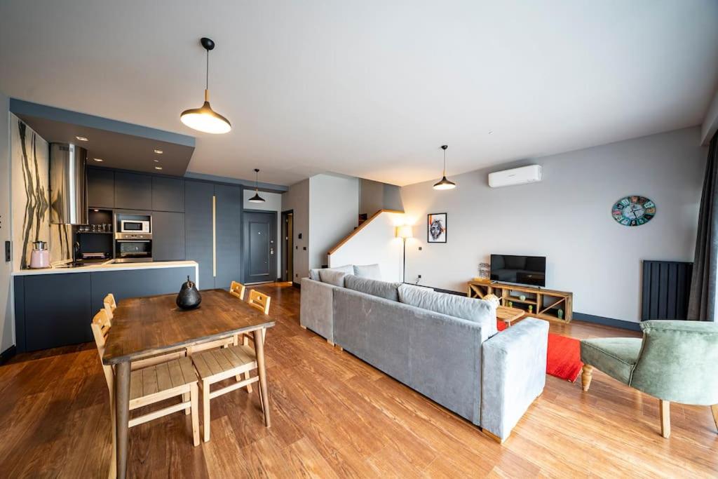 Superior, dublex residence,7/24 Security,2 bedroom ( Benesta 231 )