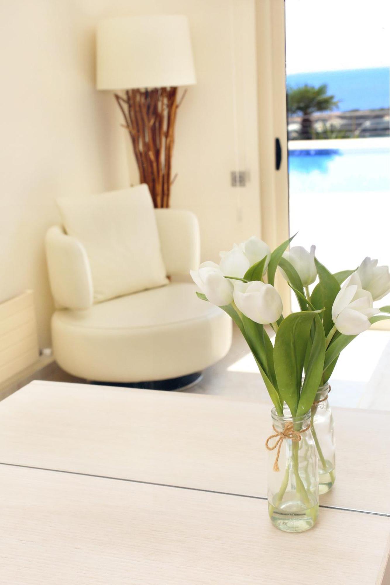 Seafront 5 Bedroom Villa Paradise in Sea Caves