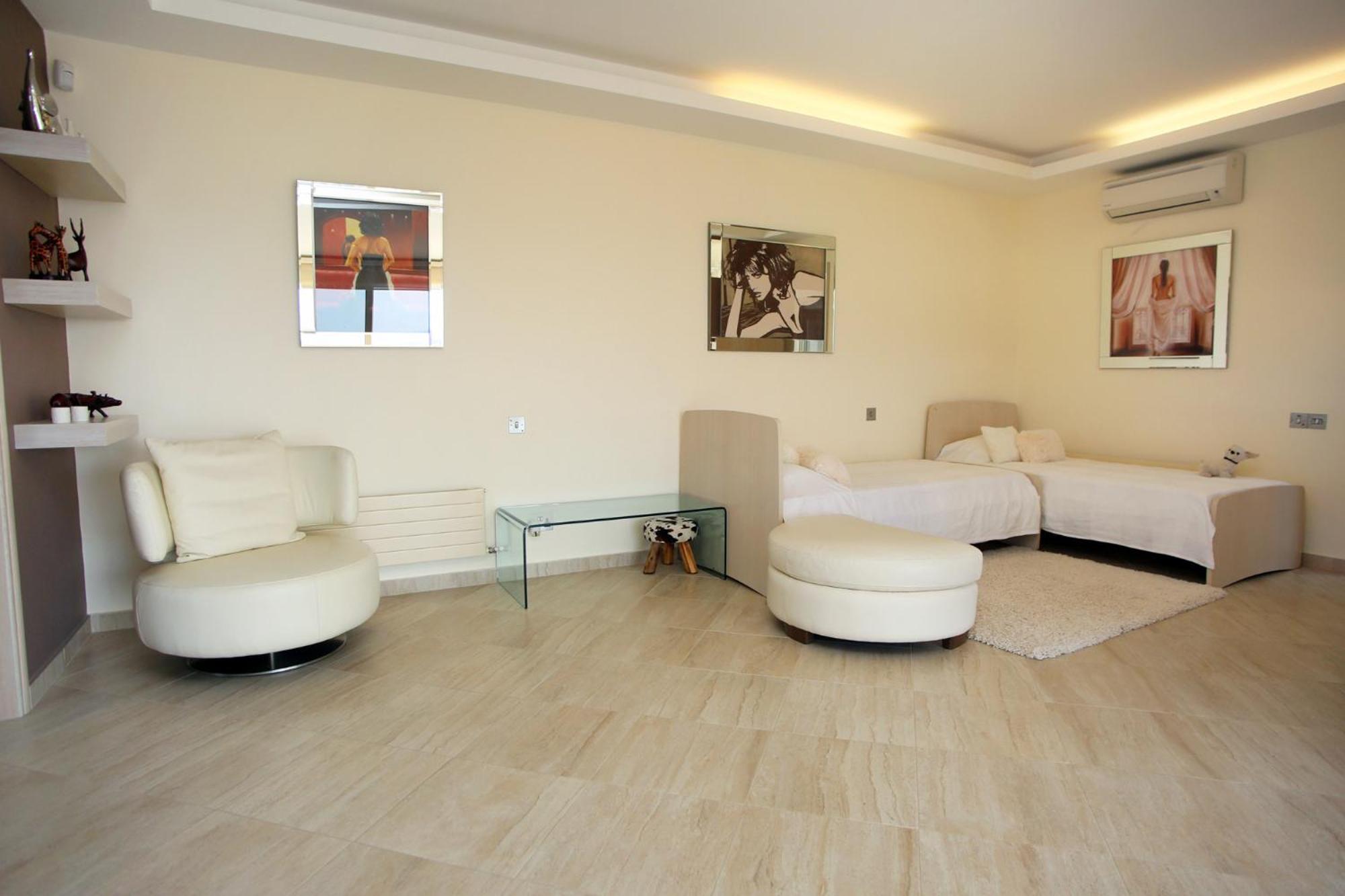 Seafront 5 Bedroom Villa Paradise in Sea Caves
