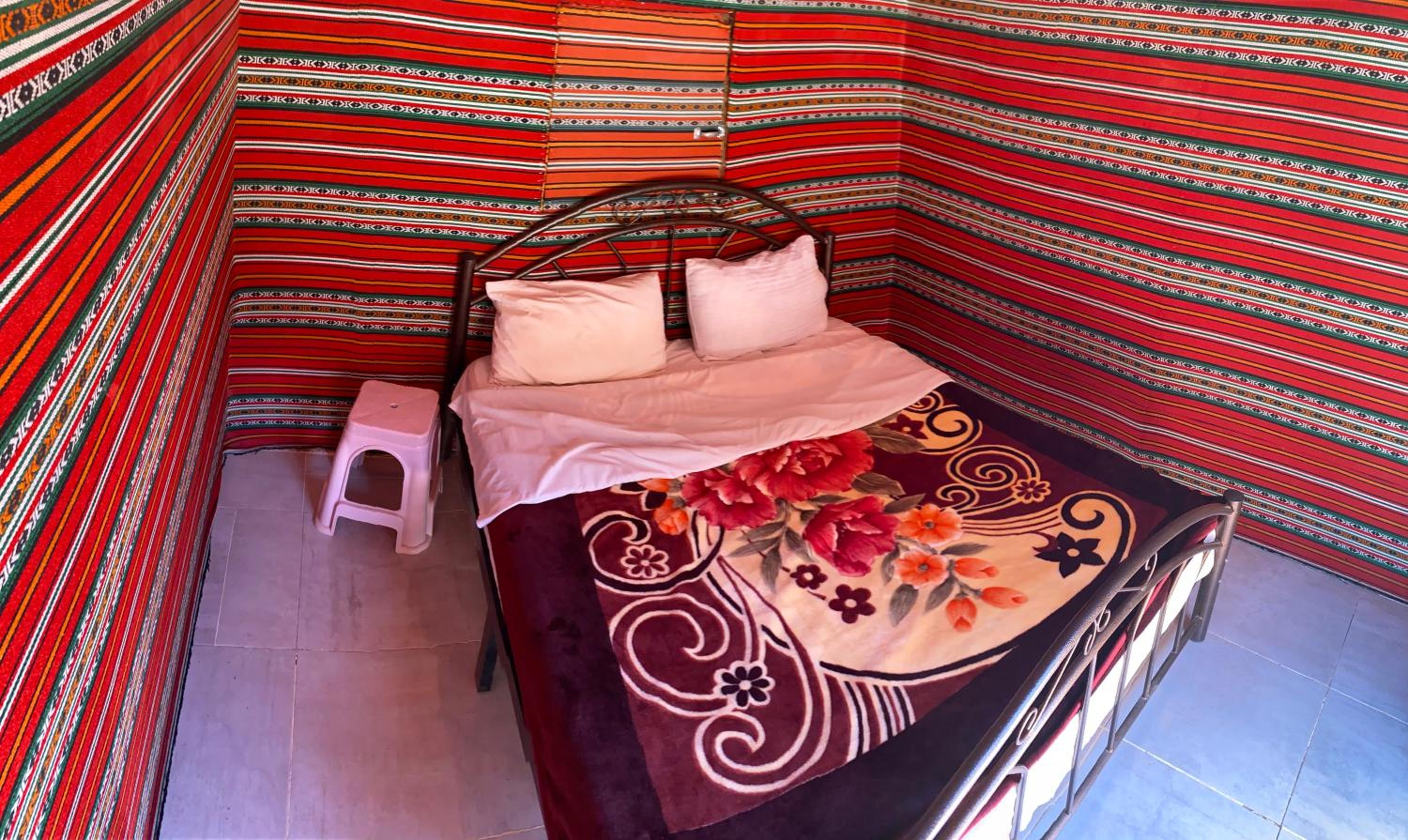 Desert guide camp