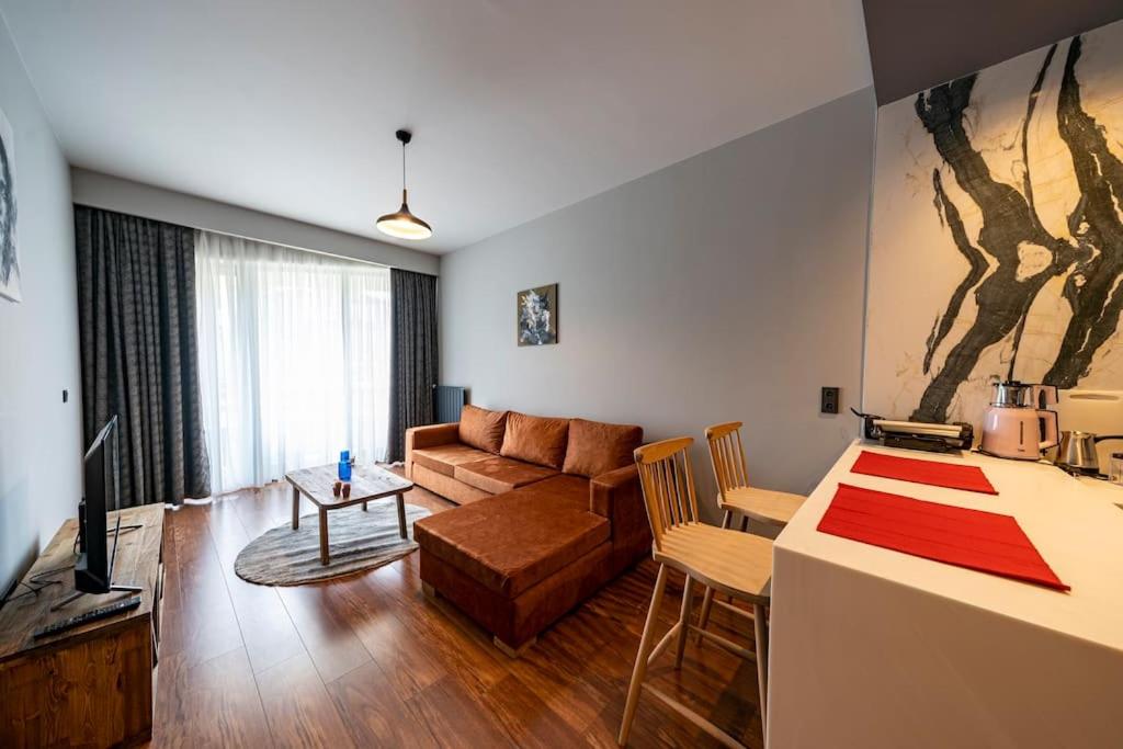 Superior, classy residence, 7-24 Security, 2 bedroom BNS 85