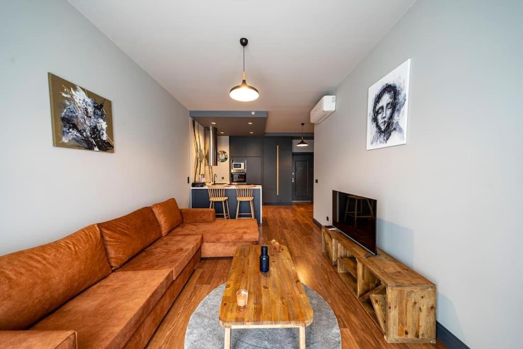 Superior, classy residence, 7-24 Security, 2 bedroom BNS 85