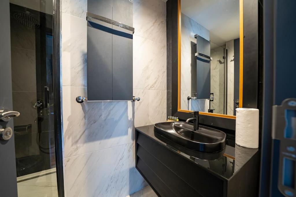 Superior, classy residence,7/24 Security,2 bedroom ( Benesta 205 )