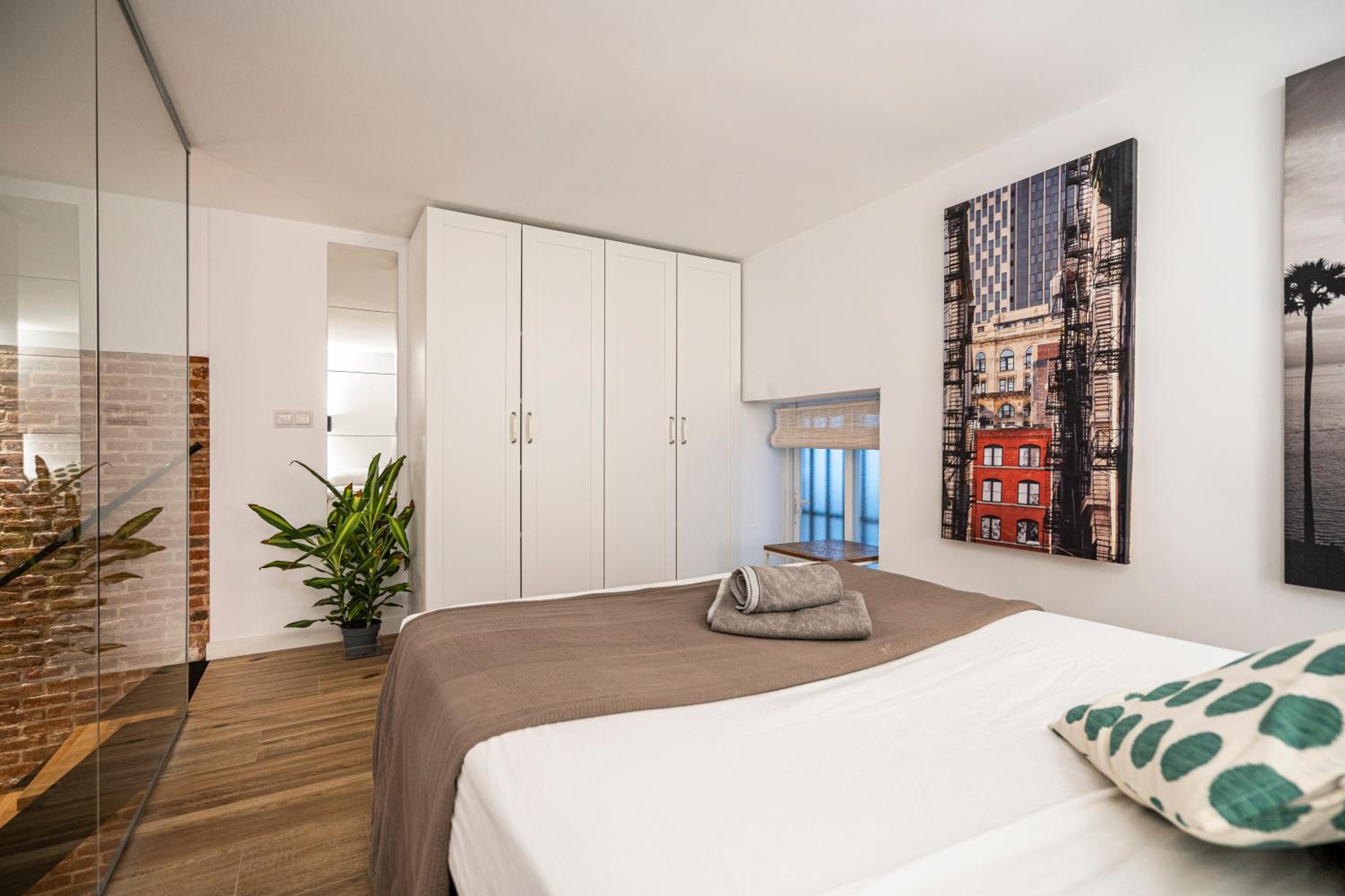For You Rentals Duplex TEMPORAL with Private Patio in the Center of Madrid MPE35 view 3