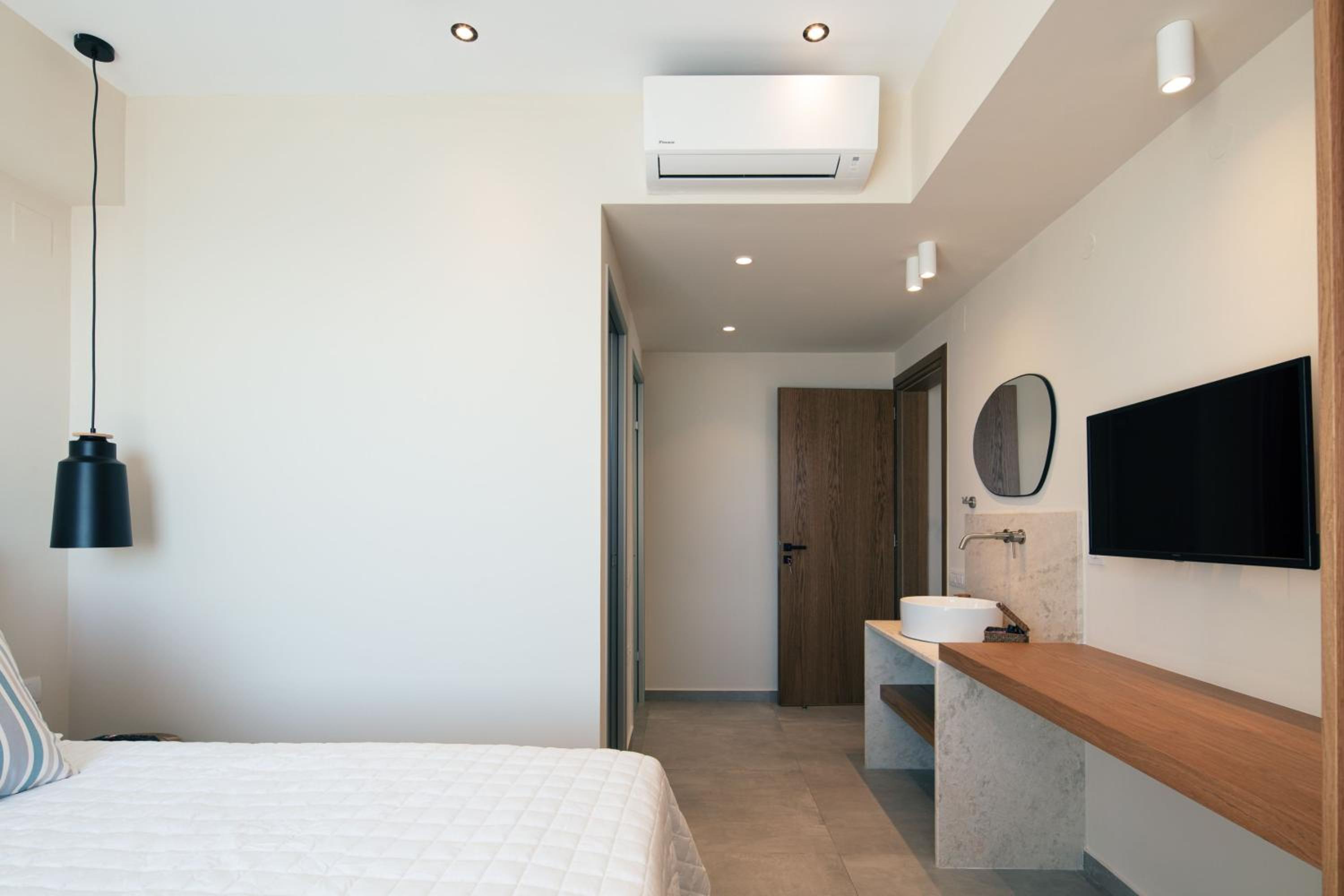 Villa Balance, Unwind with Panoramic Sea Views, by etouri