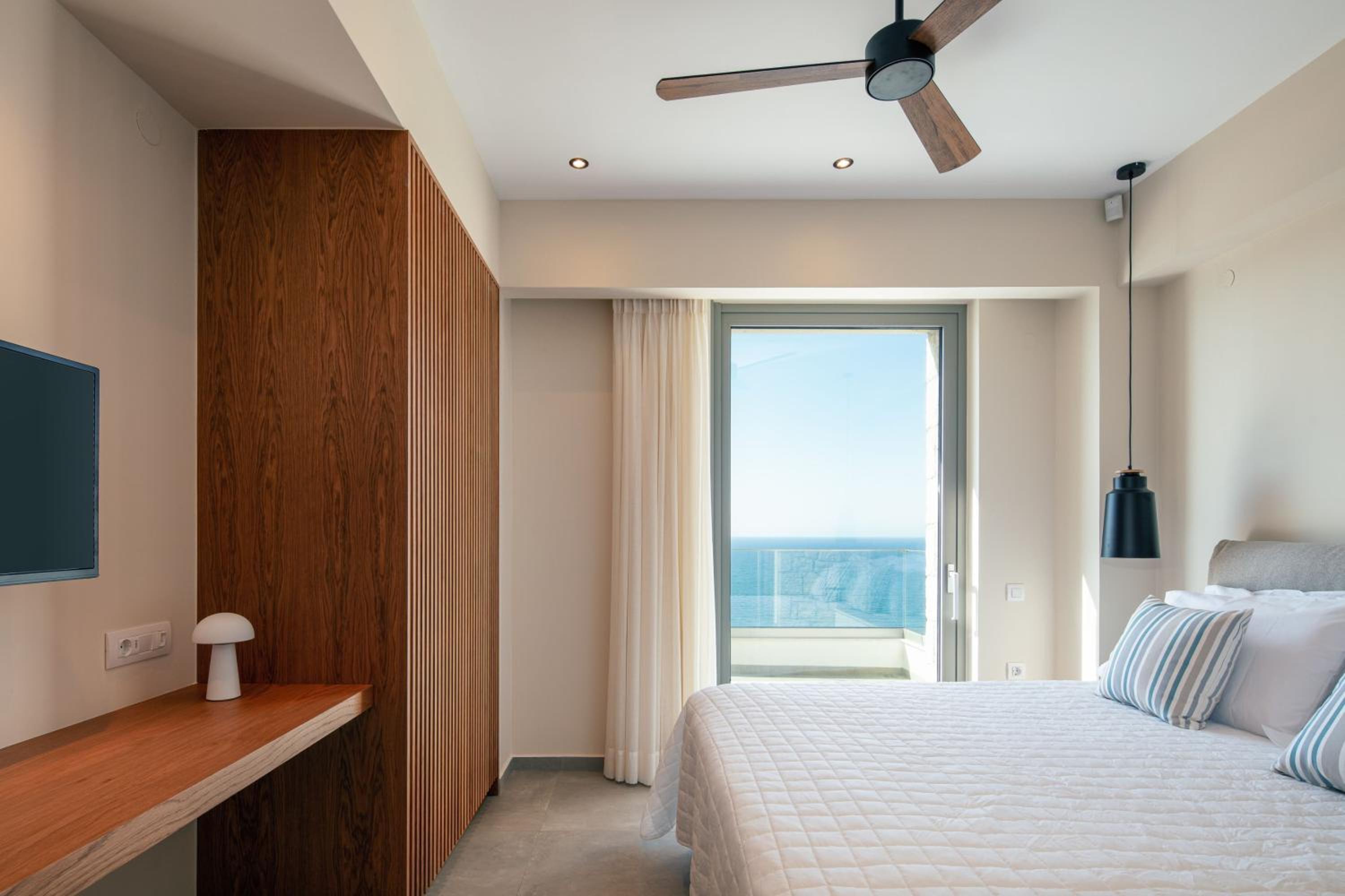 Villa Balance, Unwind with Panoramic Sea Views, by etouri