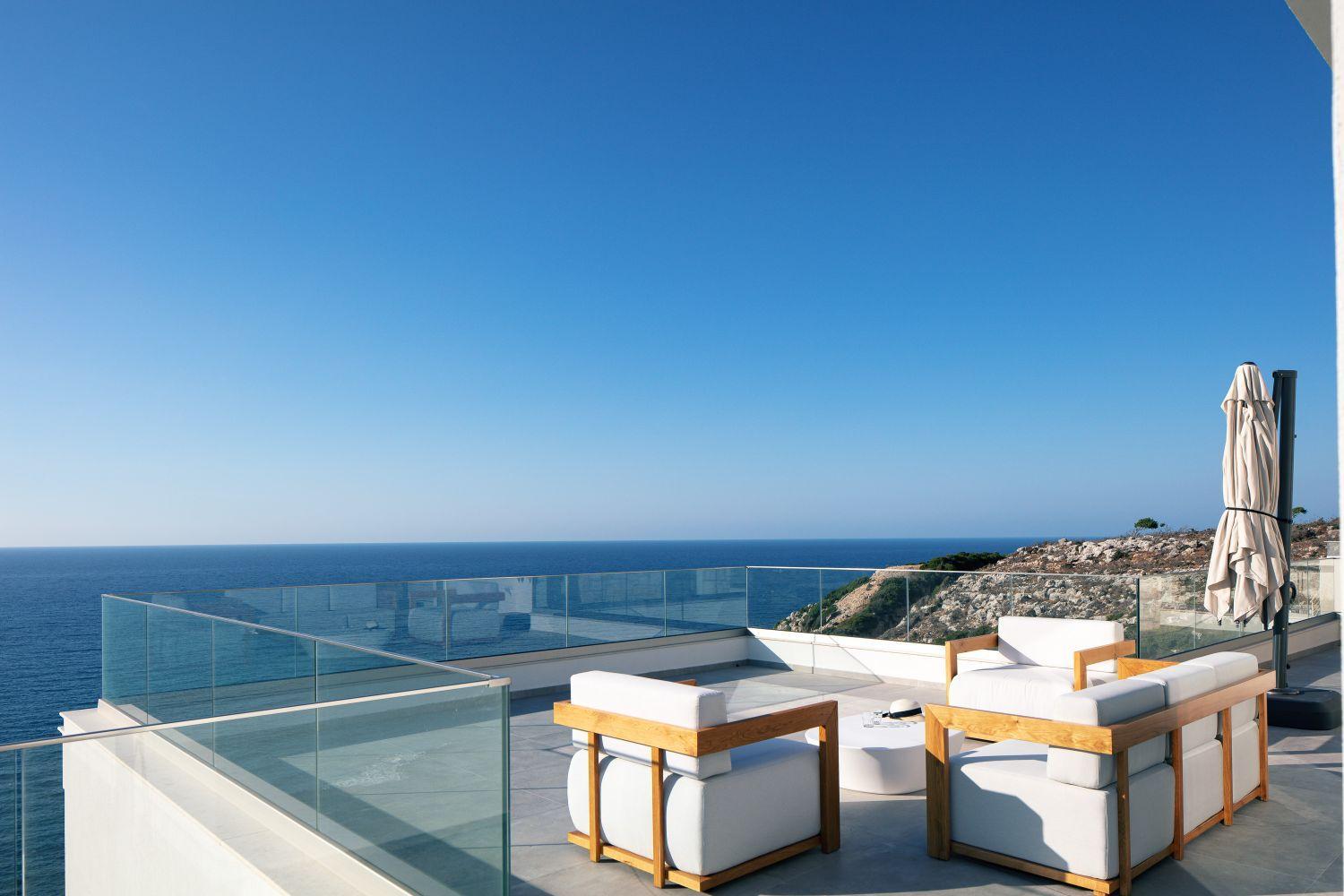 Villa Balance, Unwind with Panoramic Sea Views, by etouri