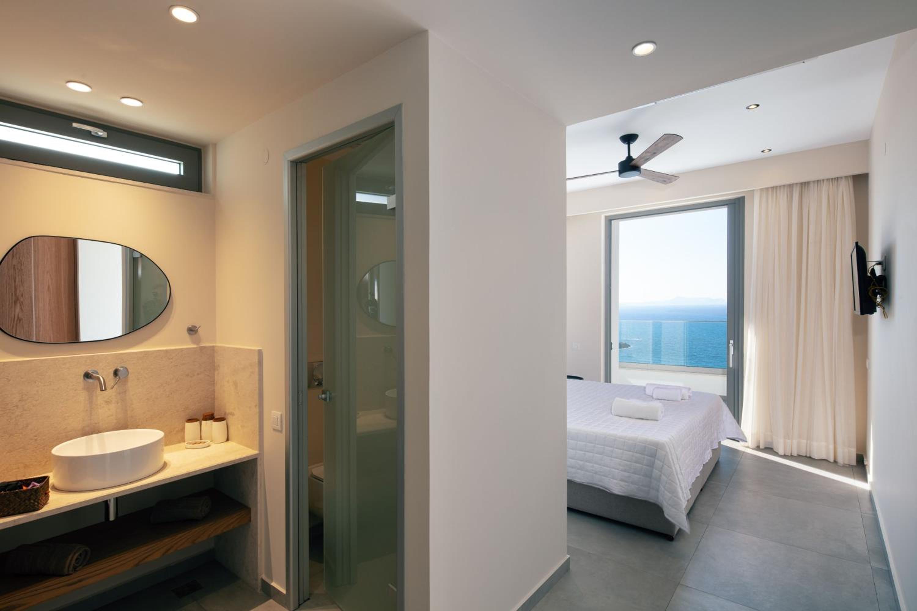 Villa Balance, Unwind with Panoramic Sea Views, by etouri