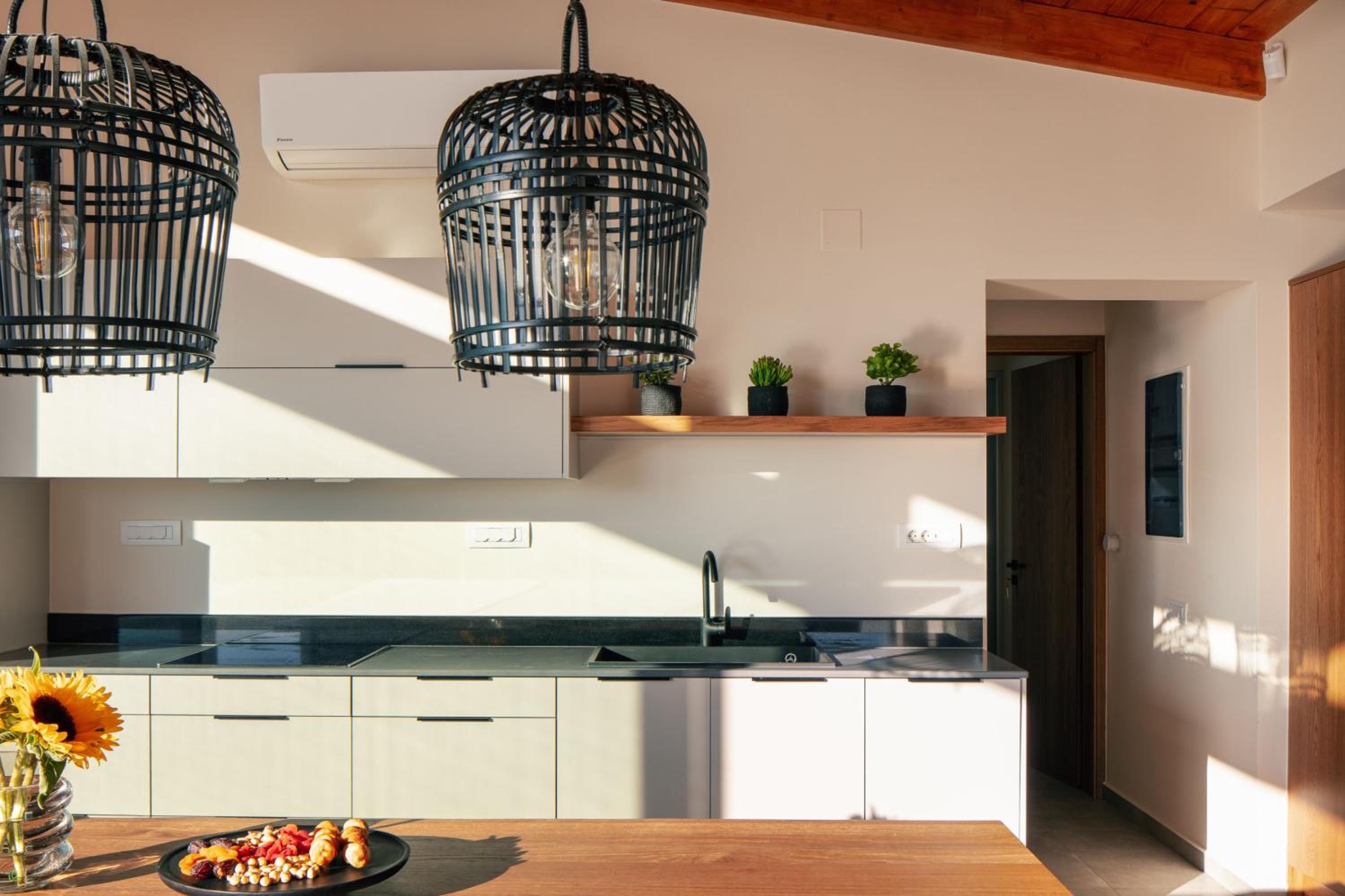 Villa Balance, Unwind with Panoramic Sea Views, by etouri