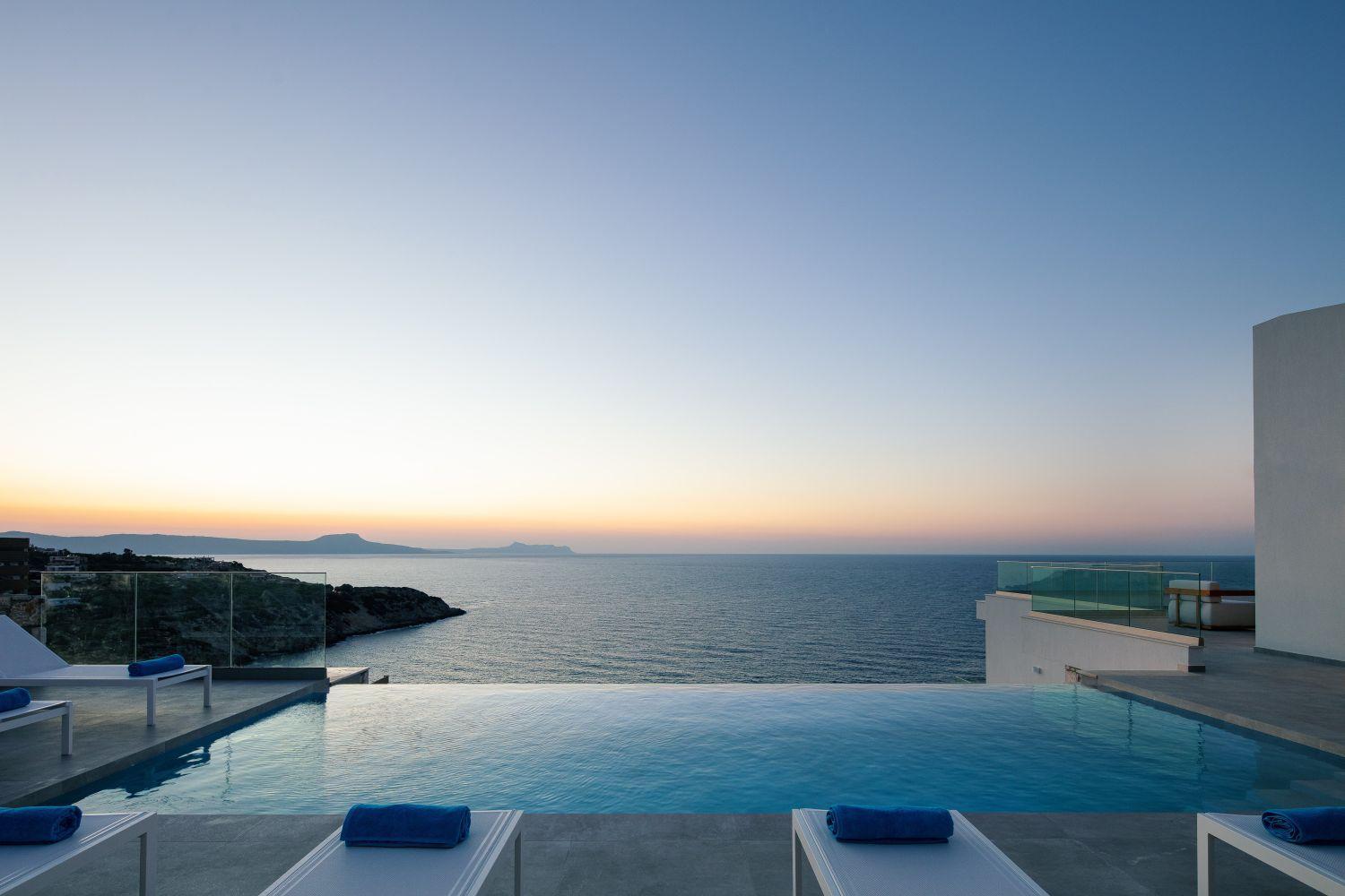 Villa Balance, Unwind with Panoramic Sea Views, by etouri