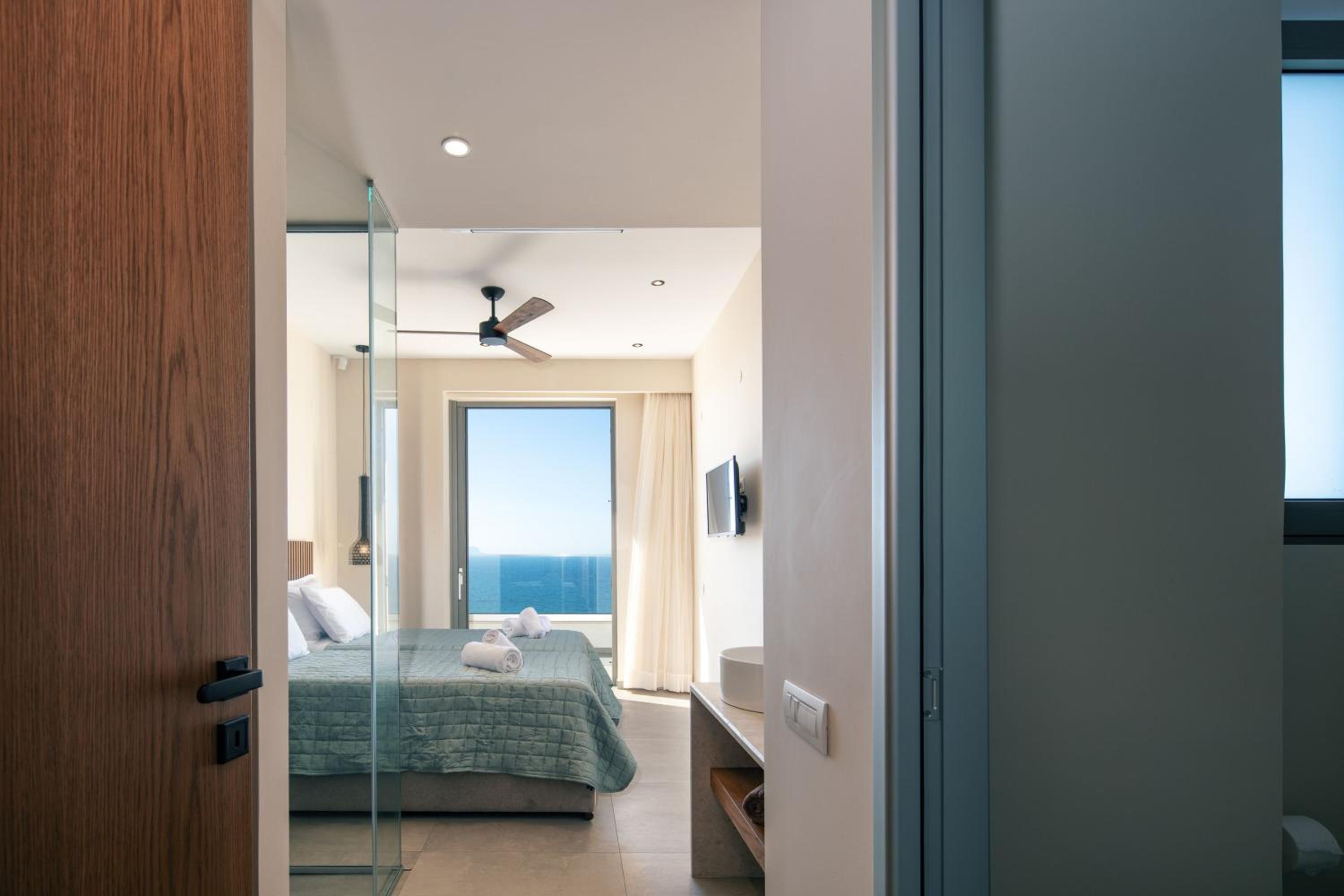 Villa Balance, Unwind with Panoramic Sea Views, by etouri
