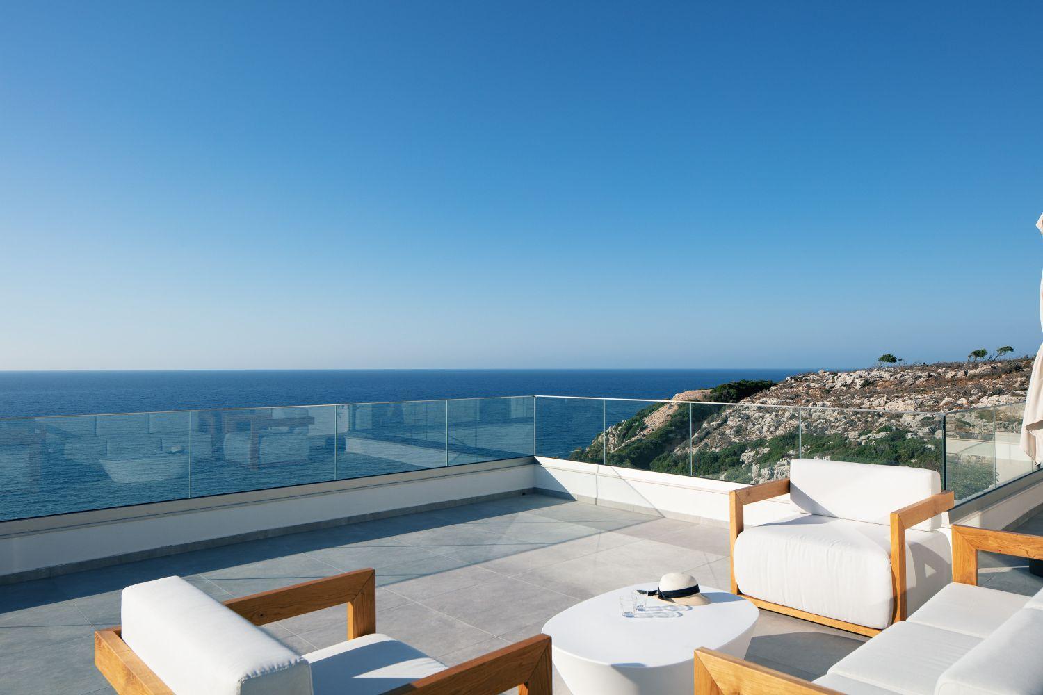 Villa Balance, Unwind with Panoramic Sea Views, by etouri
