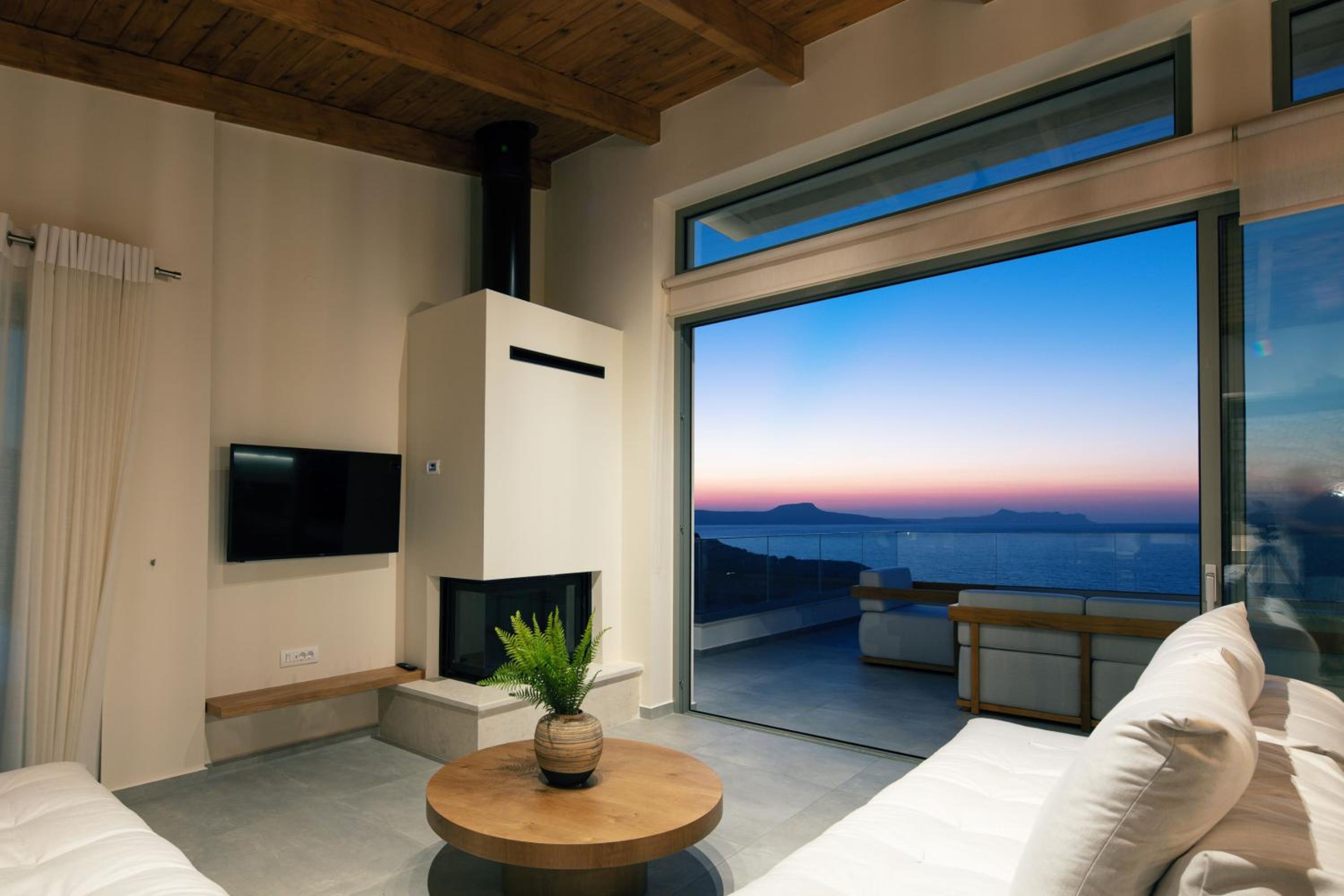 Villa Balance, Unwind with Panoramic Sea Views, by etouri