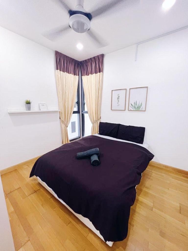 Connected train 3 Bedrooms - ABOVE KLGATEWAY MALL 14