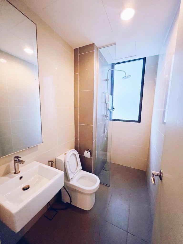 Connected train 3 Bedrooms - ABOVE KLGATEWAY MALL 14