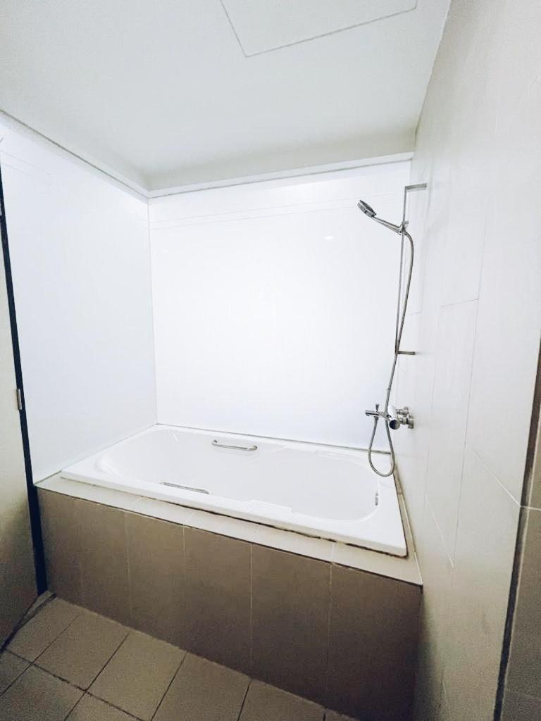 Connected train 3 Bedrooms - ABOVE KLGATEWAY MALL 14