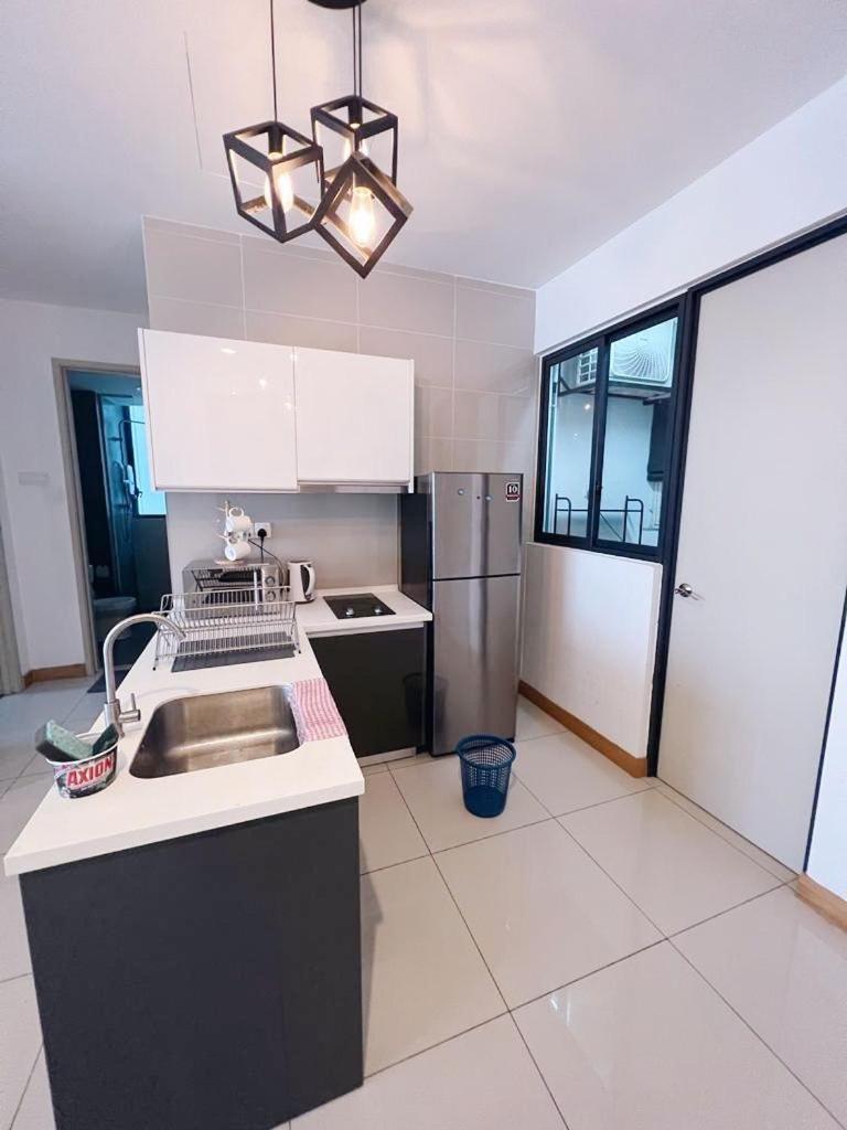 Connected train 3 Bedrooms - ABOVE KLGATEWAY MALL 14