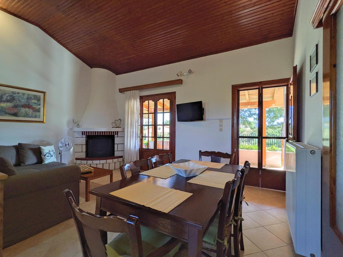 Lovely Lontza, A Cozy 2-Bedroom House. photo 3