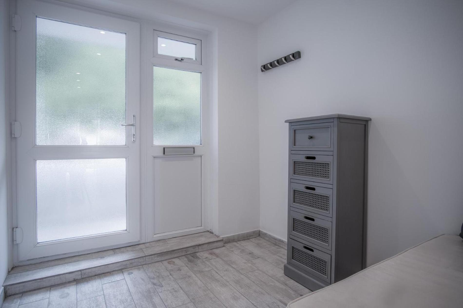 Beach Court - 1 Bedroom Apartment - Saundersfoot view 2