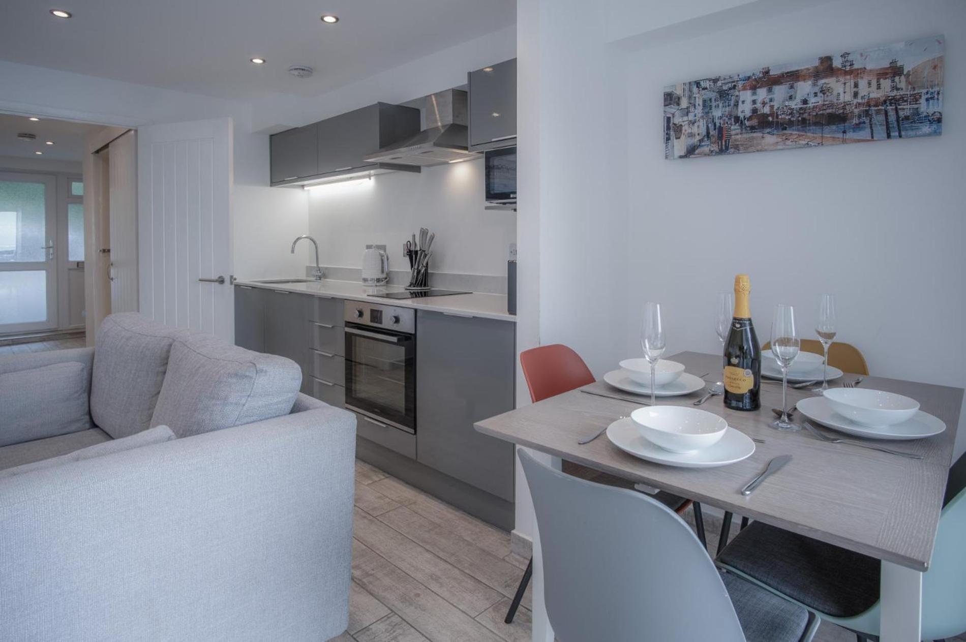 Beach Court - 1 Bedroom Apartment - Saundersfoot view 4