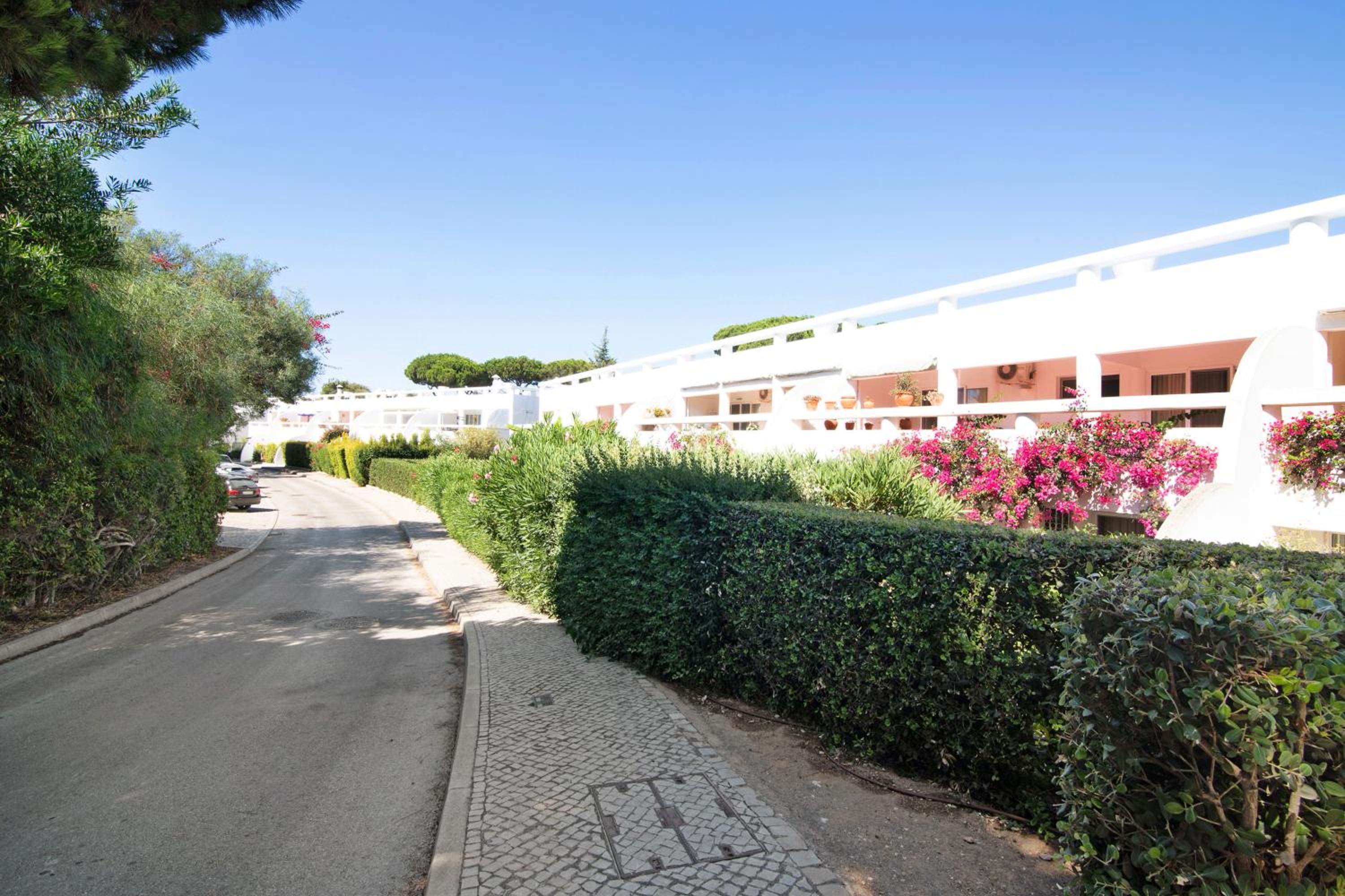 Large apartment in Vale do Lobo view 2