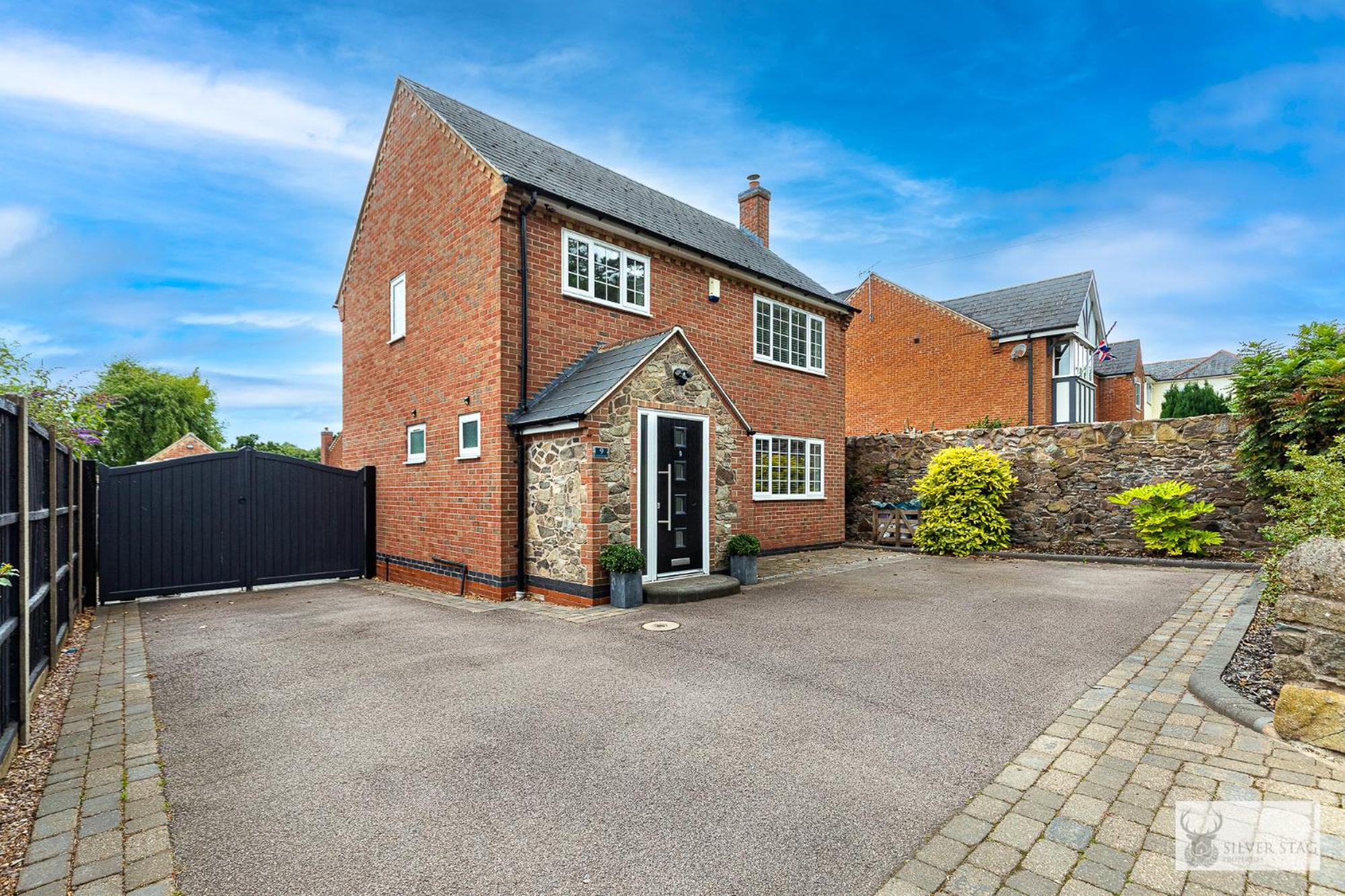 Silver Stag Properties Large 4 bed Property