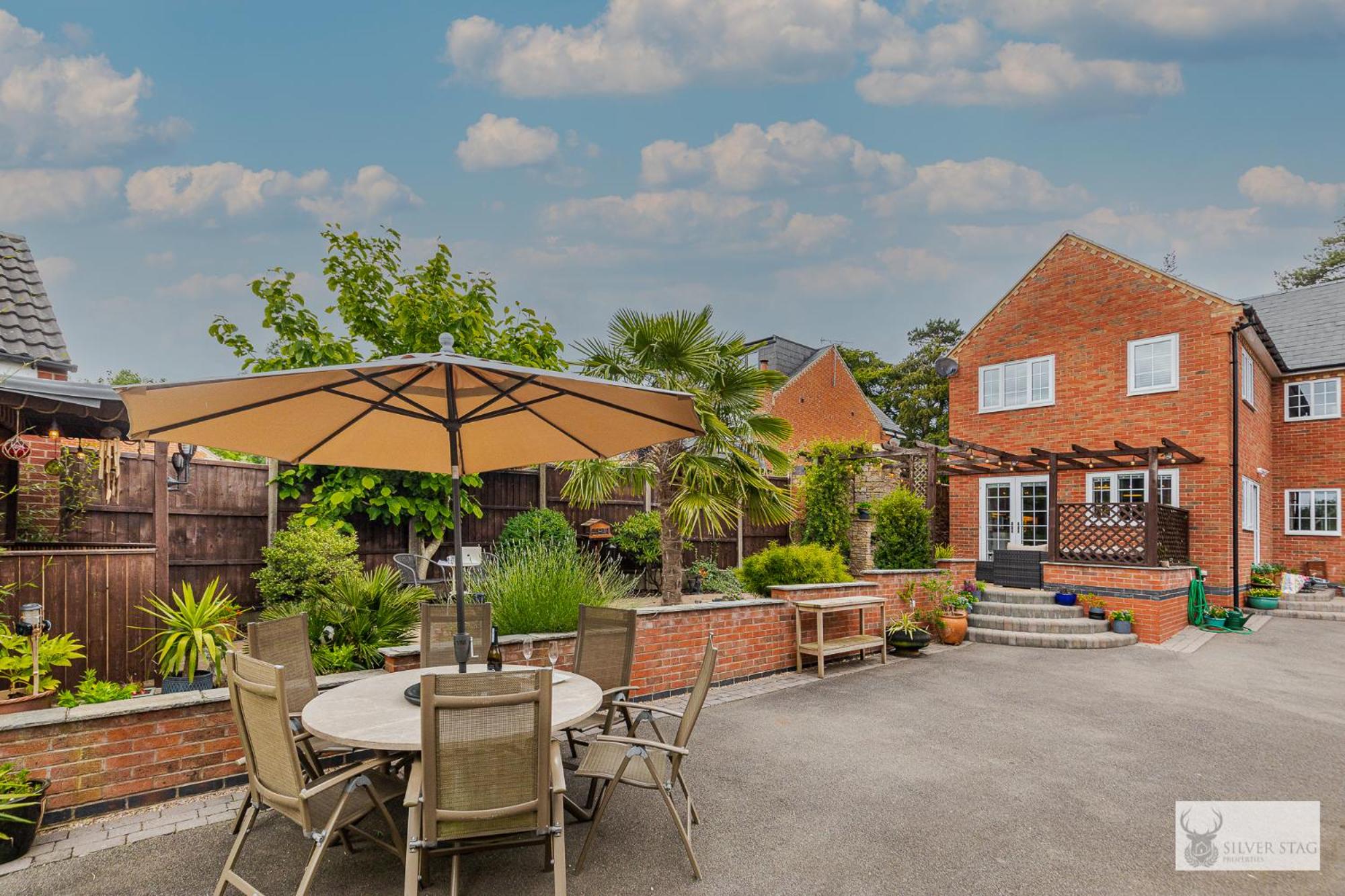 Silver Stag Properties Large 4 bed Property